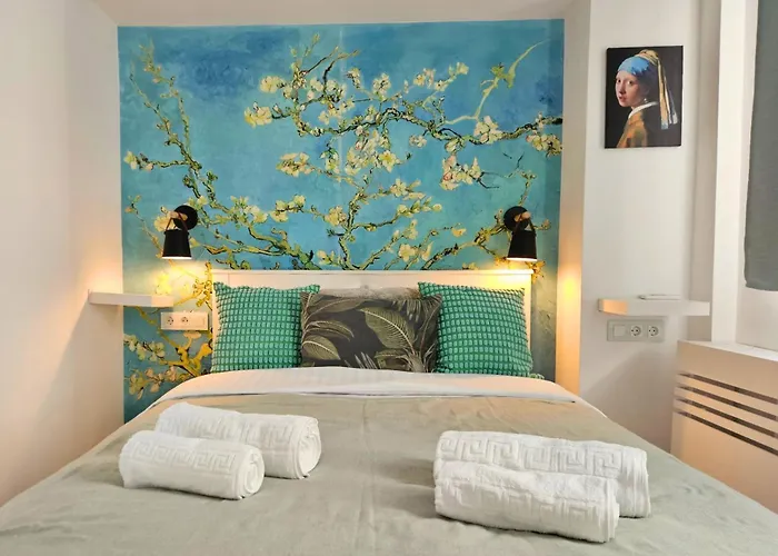 Art Boutique - Business Ready & Mid-term *