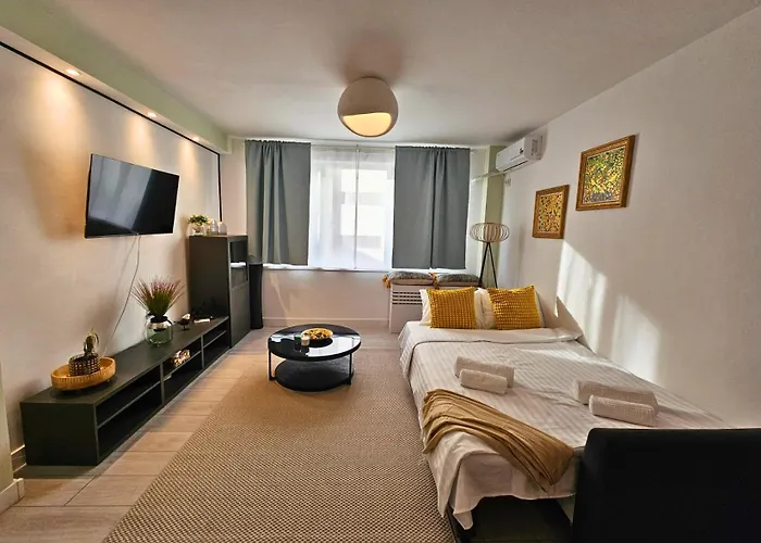 Art Boutique - Business Ready & Mid-term Apartman *