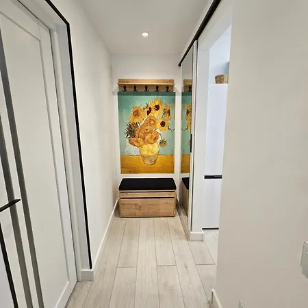 Apartment Art Boutique - Business Ready & Mid-term *