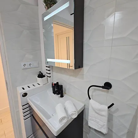 Art Boutique - Business Ready & Mid-term