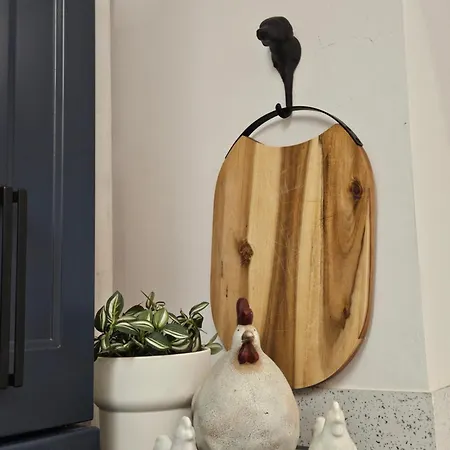 Art Boutique - Business Ready & Mid-term Apartment