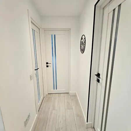 Art Boutique - Business Ready & Mid-term בוקרשט