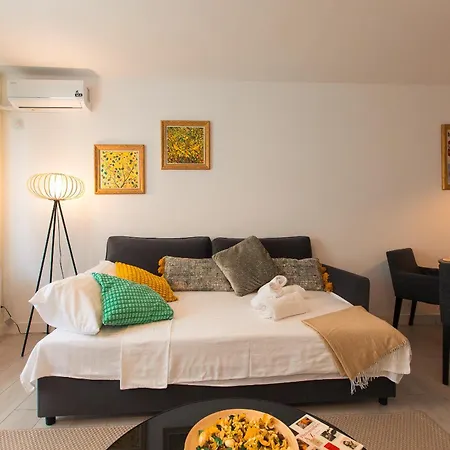 Art Boutique - Business Ready & Mid-term