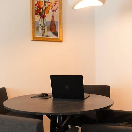 Art Boutique - Business Ready & Mid-term