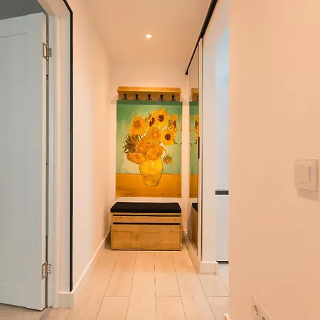 Art Boutique - Business Ready & Mid-term *