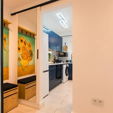 Art Boutique - Business Ready & Mid-term *