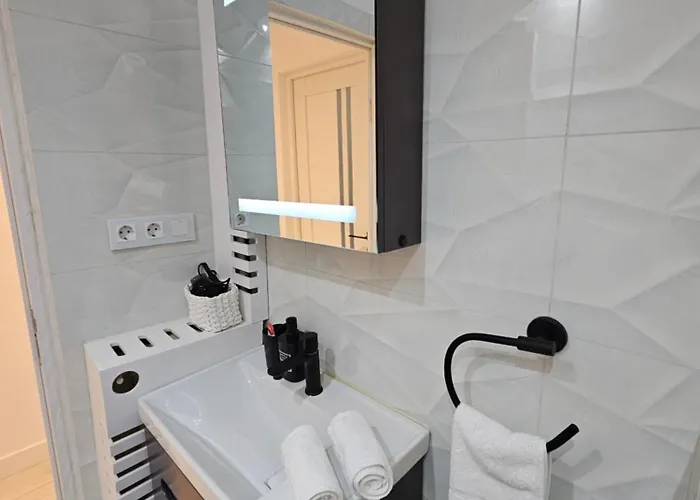 Art Boutique - Business Ready & Mid-term