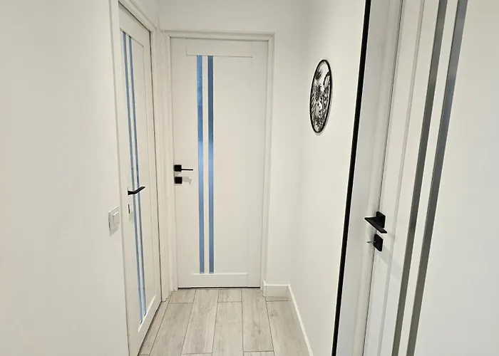 Art Boutique - Business Ready & Mid-term