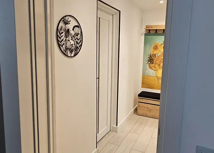 Art Boutique - Business Ready & Mid-term *