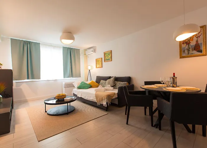 Art Boutique - Business Ready & Mid-term Apartament