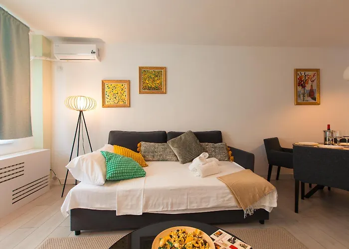 Art Boutique - Business Ready & Mid-term