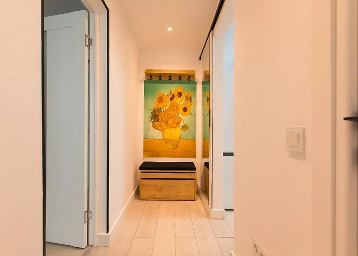 Art Boutique - Business Ready & Mid-term *