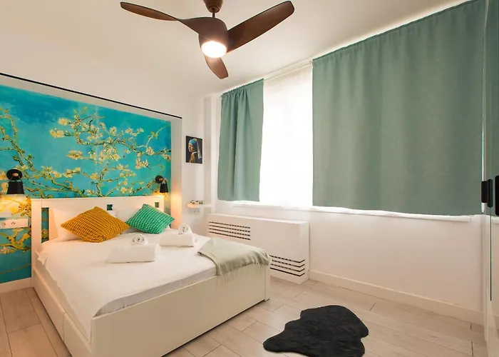 Art Boutique - Business Ready & Mid-term *